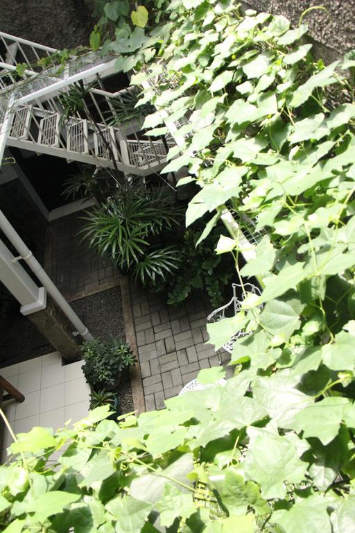 Bed And Breakfast Tomang Jakarta Exterior foto